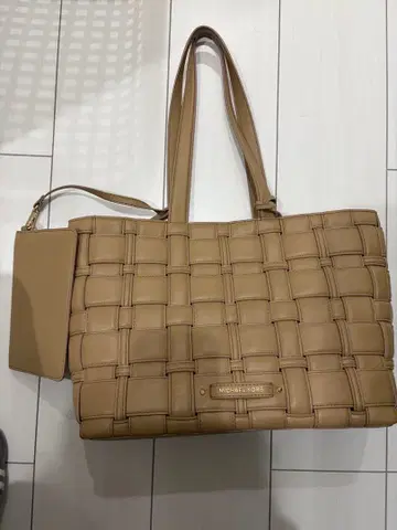 마이클코어스 토트백 베이지