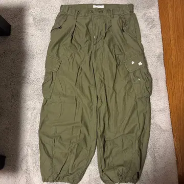 카고 팬츠 올리브 그린 꽃 자수