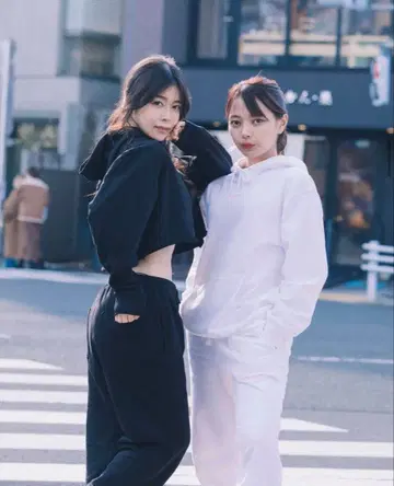 시부야 유리 ALMOORE 알모아 후드티 화이트