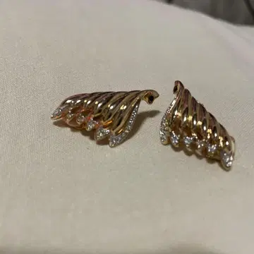 골드톤 크리스탈 스톤 귀찌