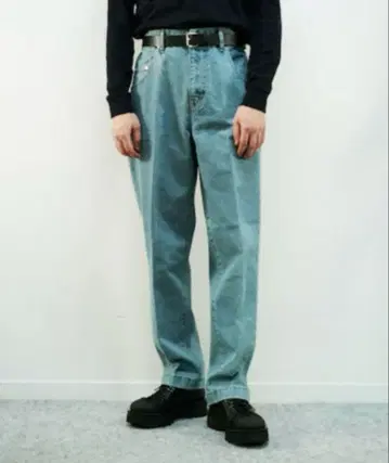 NEONSIGN STRAIGHT DENIM SLACKS USED 20ss