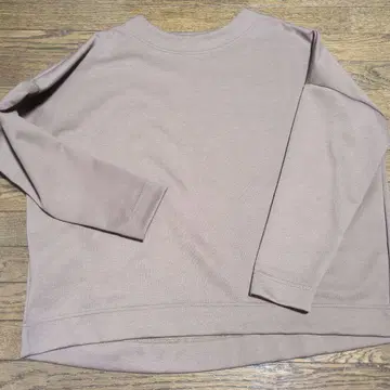 TRAVAIL MANUEL 베이지 크루넥 긴팔 트레이닝복