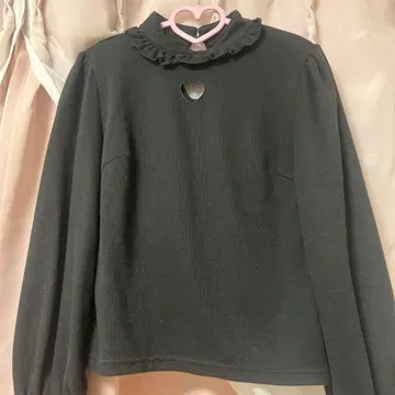 앙크루즈 하트 컷아웃 탑 블랙