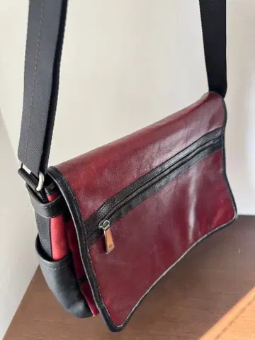 가죽 숄더백 빨간색과 블랙 후지타카