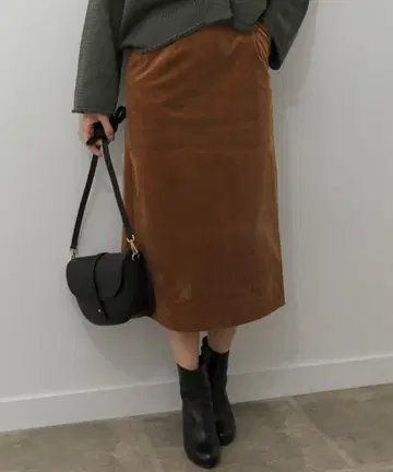 어반 리서치 도어스 코듀로이 타이트 스커트