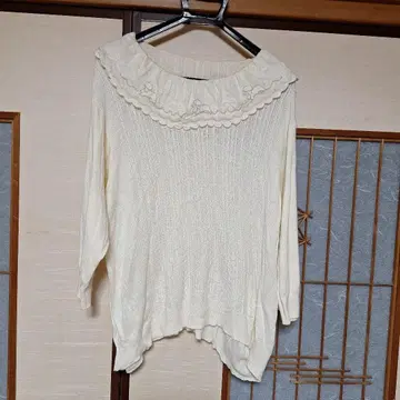 프랑슈리페 FL 5 아이보리 프릴 장식 8부 소매 니트