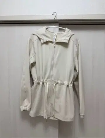 룰루레몬 후드티 자켓 마운틴 파카 베이지 사이즈 4