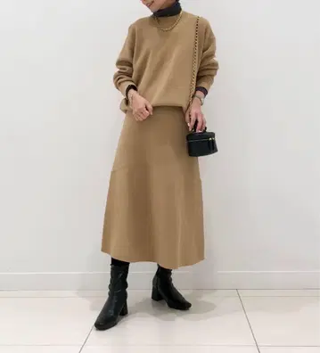 스무스 코튼 크루넥 스웨터 M 사이즈 베이지