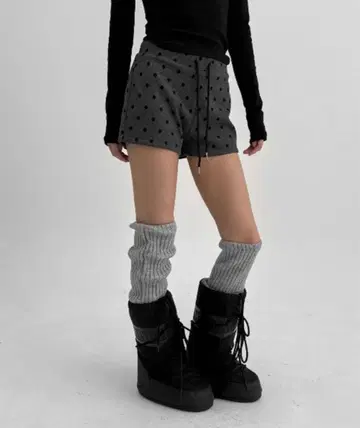 BLACKUP 도트 무늬 그레이 숏팬츠