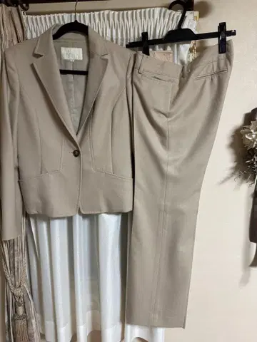 NATURAL BEAUTY 베이지 수트 사이즈 40