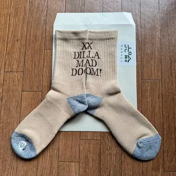 MY LOADS ARE LIGHT x 육유 x Delicious 삭스