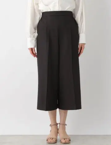 기능이 추가된 크롭트 팬츠 S 사이즈 블랙