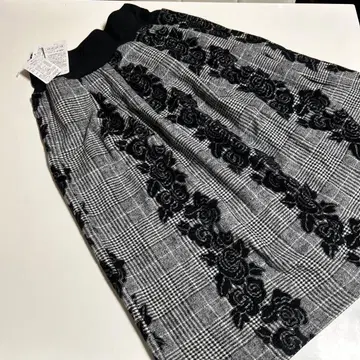 미사용 새상품 스커트 꽃무늬 스커트 여성용 스커트 벨로아 소재 포멀