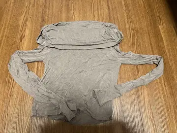 IDEN 그레이 오프숄더 긴팔 상의