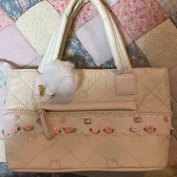 산리오 헬로키티 퀼팅 토트백