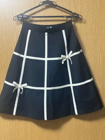 Universal Muse 플레어 스커트 블랙