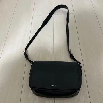agnis b. 블랙 숄더백
