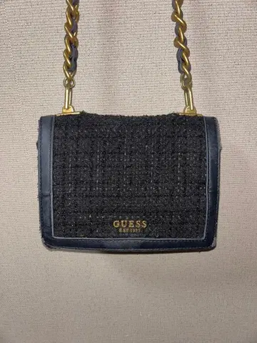 GUESS 블랙 숄더백