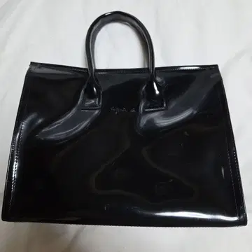 agnes b. 블랙 광택 토트백