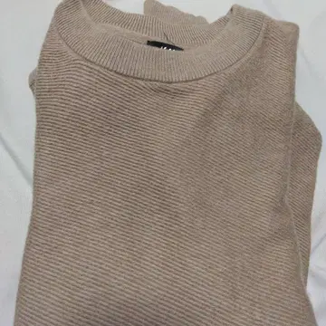 베이지 리브 크루넥 스웨터