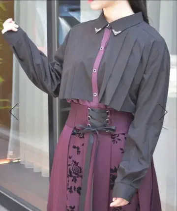 axes femme 금장 장식 바이컬러 블라우스 엑시즈팜 셔츠 블라우스