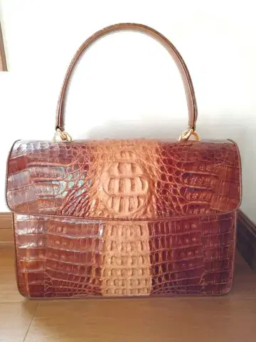 가죽 핸드백 브라운 계열 고급스러움