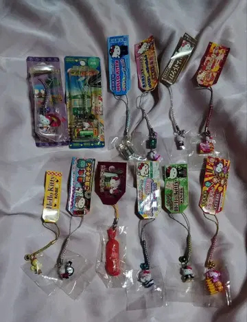 지역 한정 키티 12개 끈달린 장식