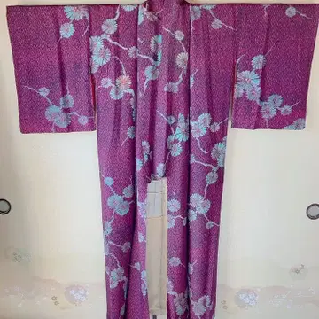 보라색 꽃무늬 코몬 기모노