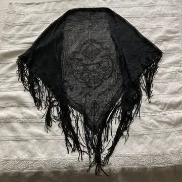 [ 최종 가격 인하 ] 로트레아몽 블랙 대형 삼각형 숄