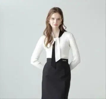 핑키앤다이안 2025년 신상 바이컬러 보타이 니트