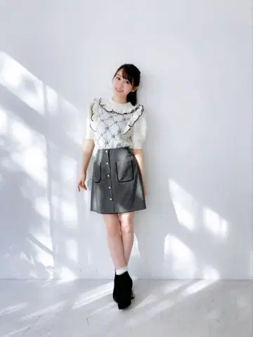 오구라 유이 착용 펄 버튼 미니 스커트 그레이