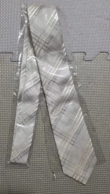 준코 시마다 넥타이 그레이 실버 미사용 새상품 실크