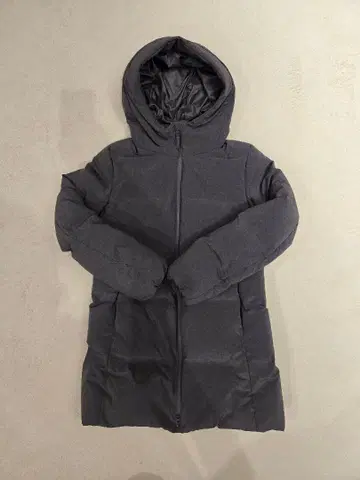 유니클로 심리스 다운 코트 M 사이즈 그레이