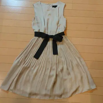 UNTITLED (언타이틀) 슬리브리스 플리츠 원피스