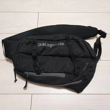 Patagonia Atom Sling 8L 바디백 블랙