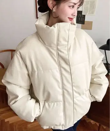 스탠드 카라 파이버 다운 소프트 인조 가죽 블루종 moment+