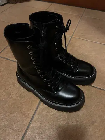 H&M 블랙 가죽 통굽 밀리터리 부츠