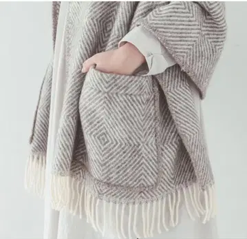 LAPUAN KANKURIT 포켓 부착 숄 MARIA