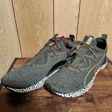 PUMA 러닝화 올리브 그린