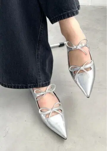Loueme 더블 리본 스틸레토 펌프스 실버