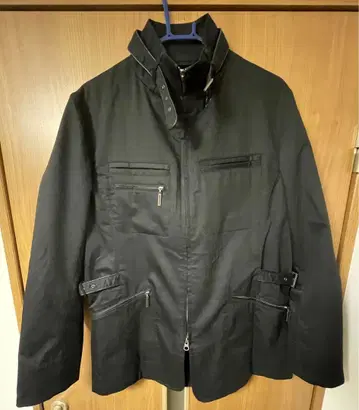 블랙 자켓 심플 디자인