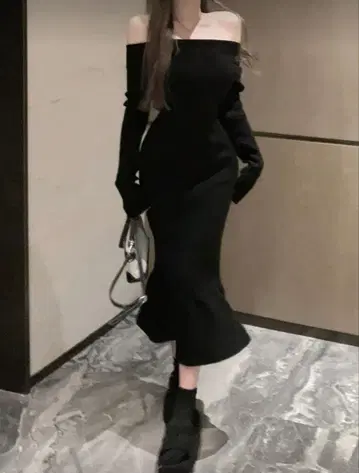 블랙 오프숄더 니트 원피스