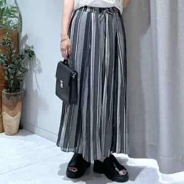 글로벌 워크 에어리 릴랙스 플레어 스커트