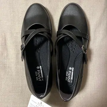 PANSY 크로스 스트랩 블랙 펌프스