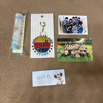 Johnny's Island 키링과 엽서 세트