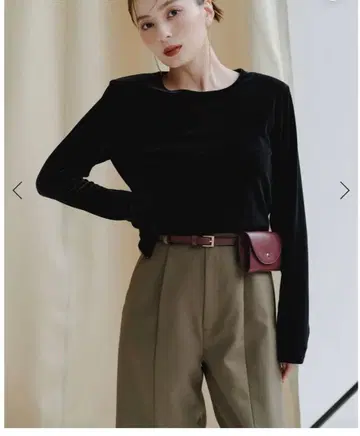 벨로아 크롭 컷 상의