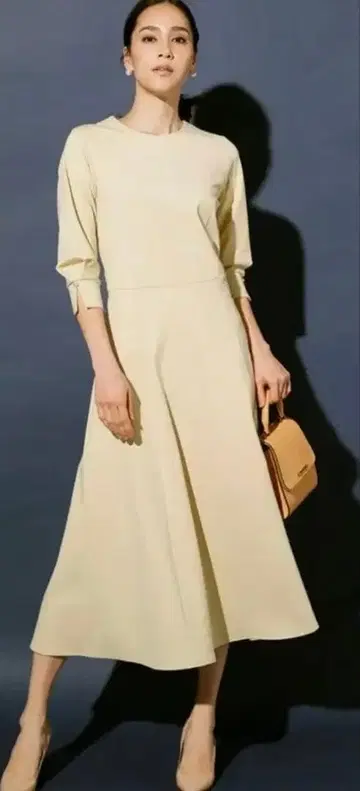 두클라쎄 펄 장식 플레어 롱 원피스