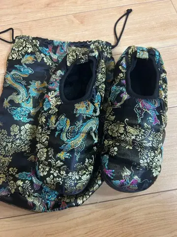 2 미사용 새상품 SUBU VAMP 차이나 드레스 샌들 신발 BLK