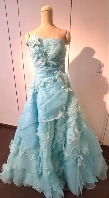 스카이블루 플라워 장식 롱 드레스