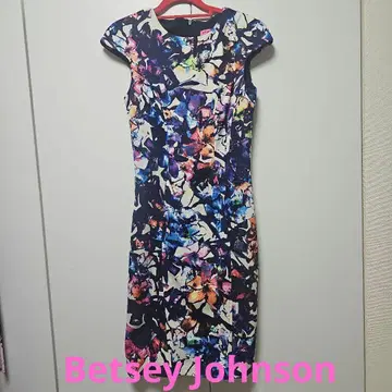 Betsey Johnson 플라워 프린트 반팔 원피스 사이즈 2
